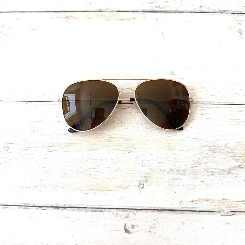 Oakley trendy aviator